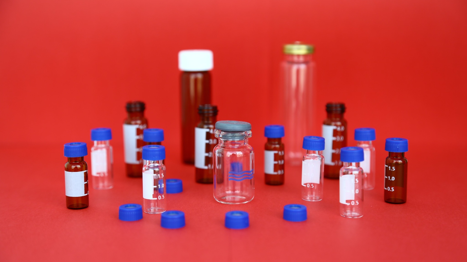 Chromatography columns and glass vials